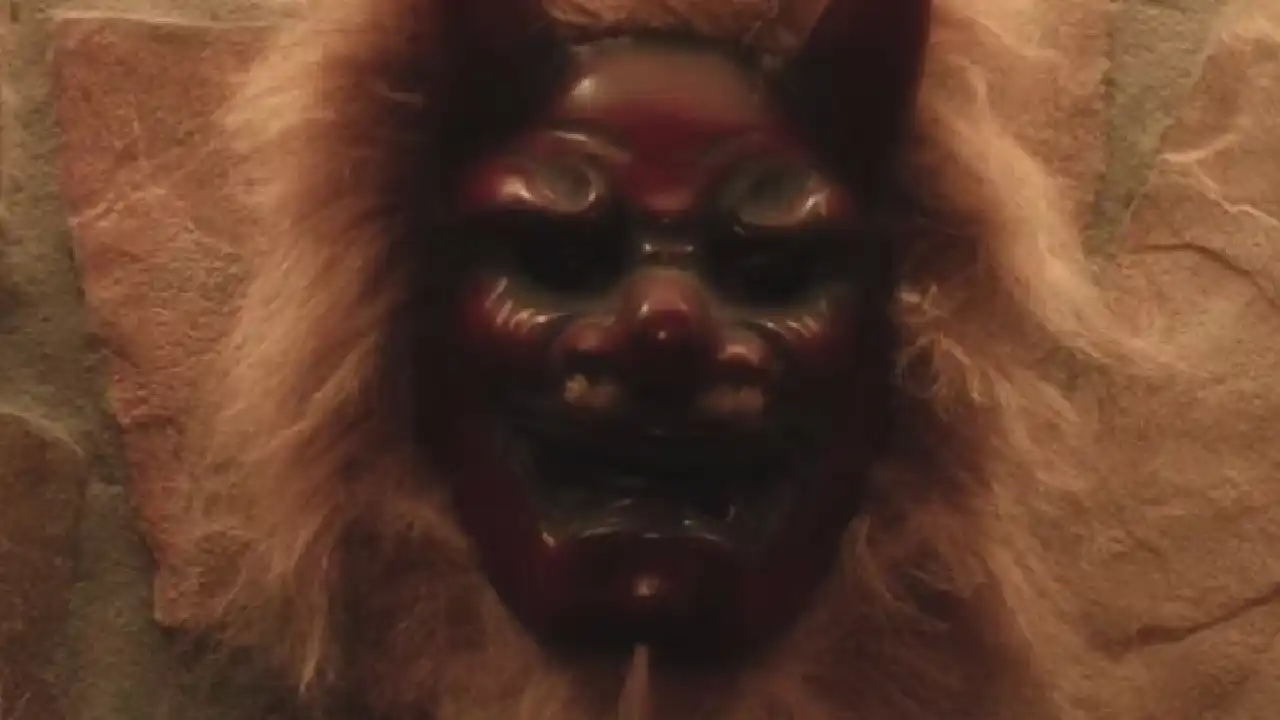 La máscara de un hombre lobo visto en el cuarto episodio de Agatha All Along.