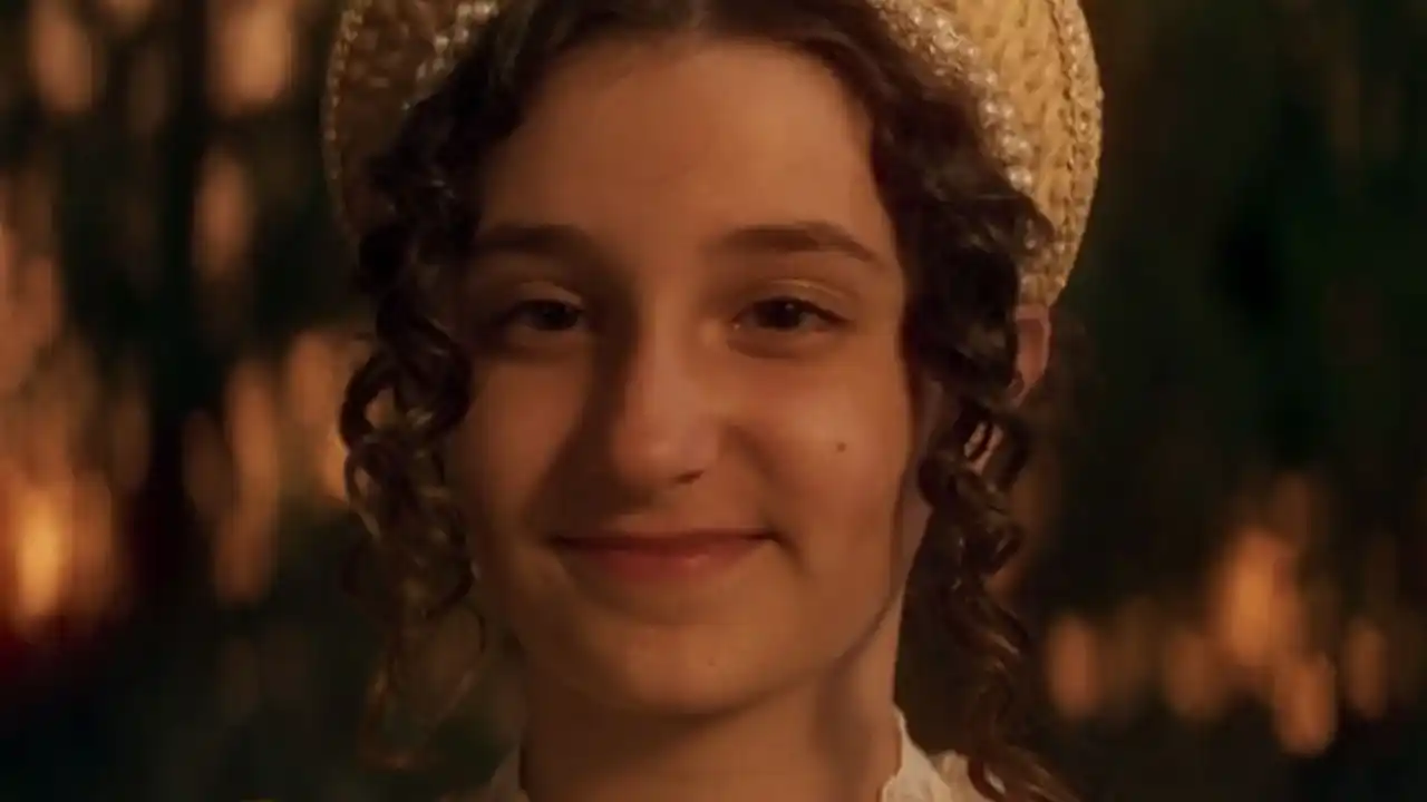 Una versíó joven de Lidia Calderu aparece en el final del episodio 7 de Agatha All Along.
