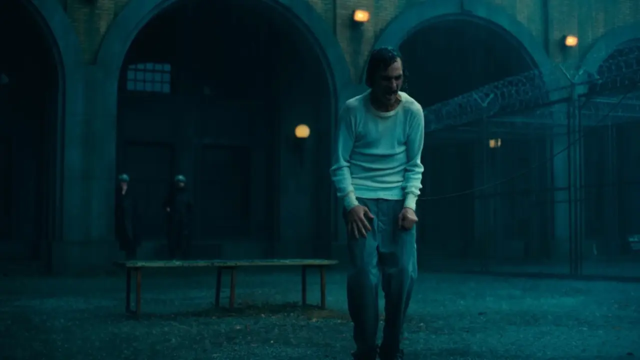 ¿Quién fue a visitar a Arthur en la escena final?