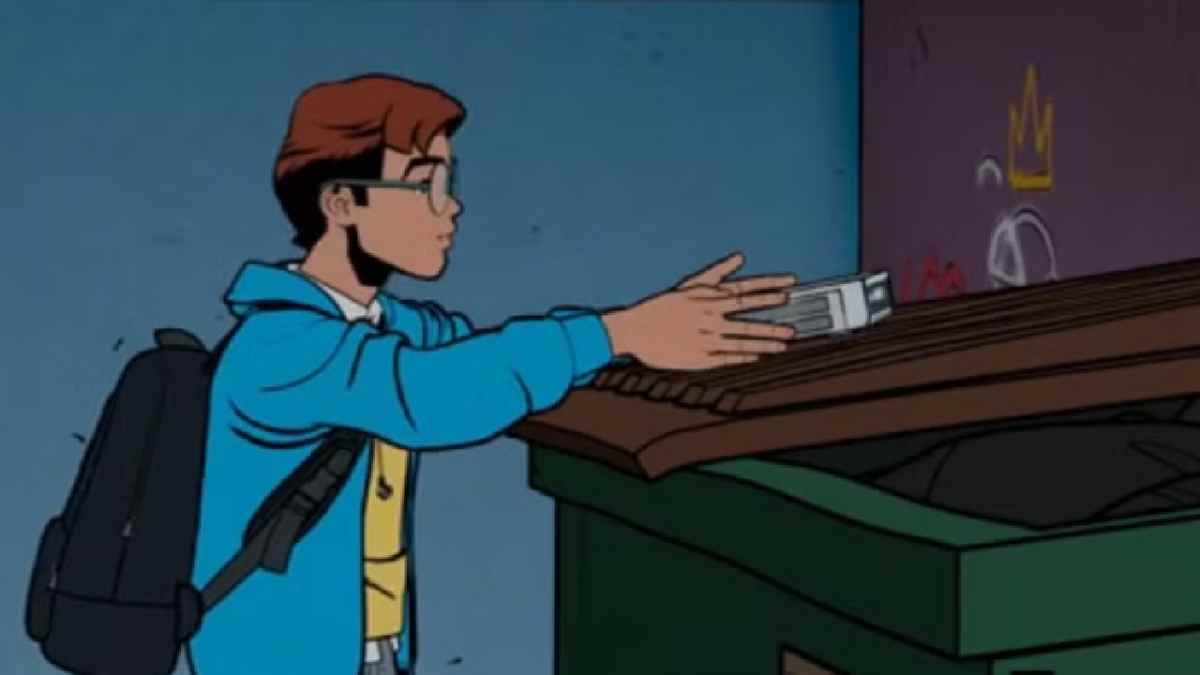 Peter Parker encuentra un DVD en el episodio 1 de Your Friendly Neighborhood Spider-Man.