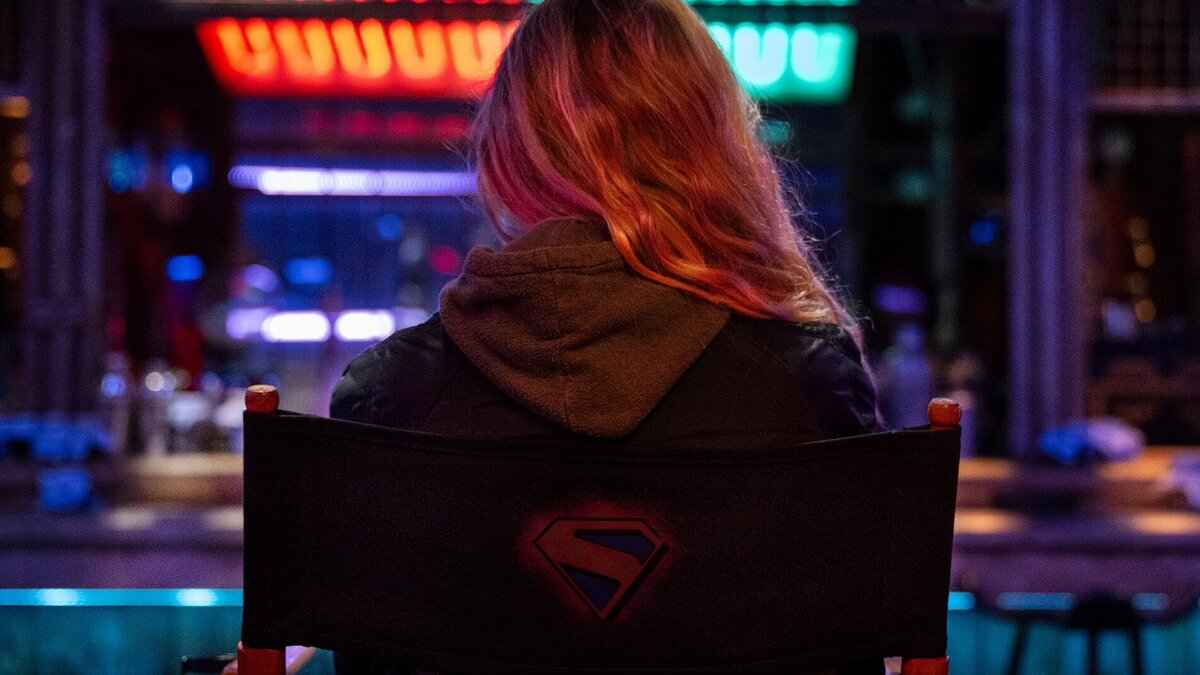 James Gunn comparte primera imagen de Milly Alcock en el set de Supergirl