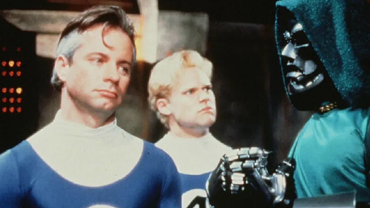 Alex Hyde White como Reed Richards en The Fantastic Four, la película que jamás llegó a los cines.