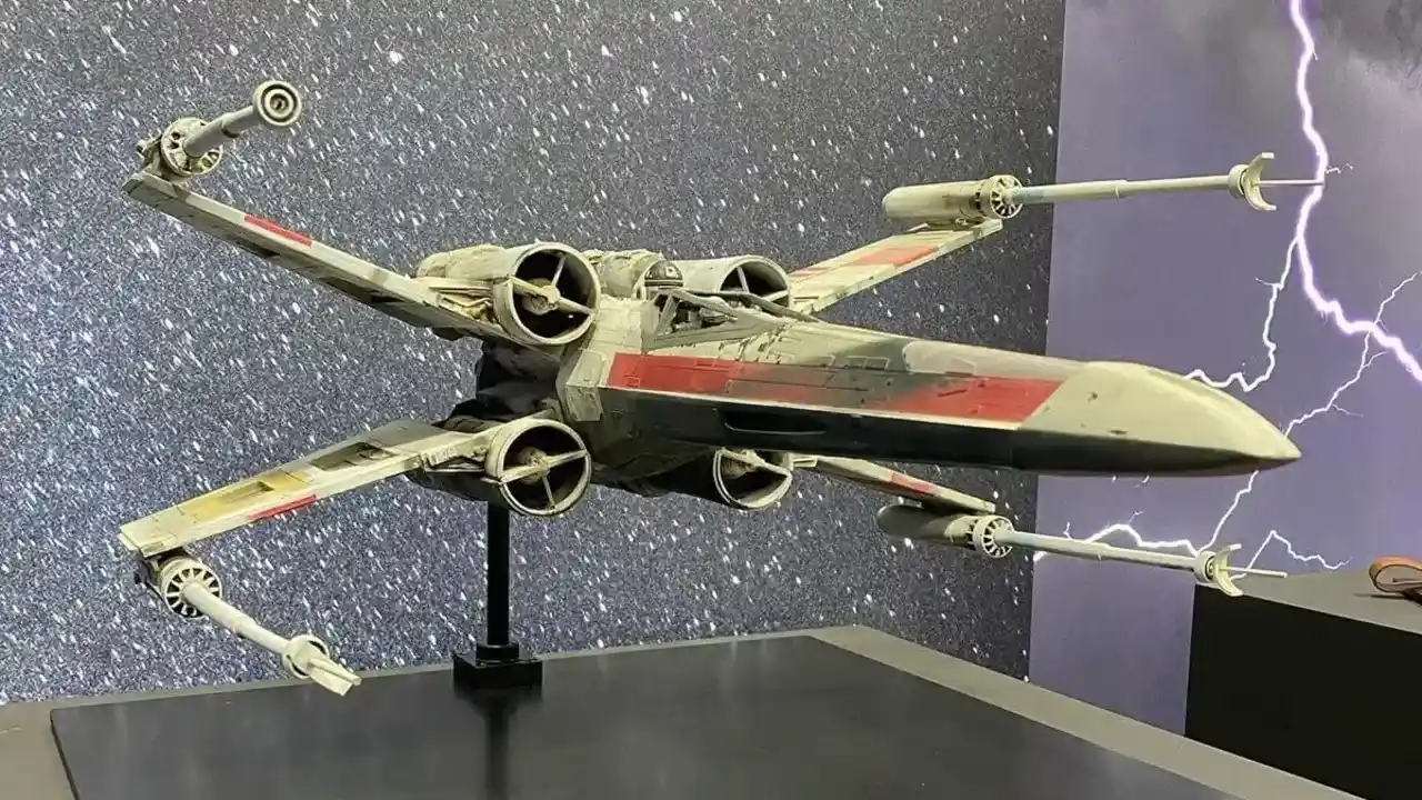 Una Miniatura del X-Wing de A New Hope fue vendida muy cara