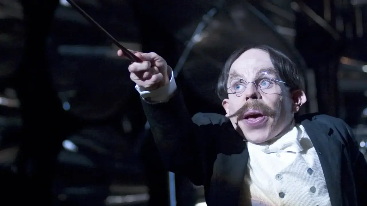 El regreso de Warwick Davis en la serie de Harry Potter reaviva el debate y divide a los fans