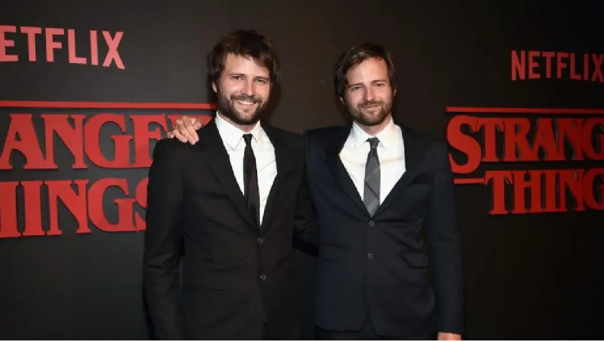 Los hermanos Duffer, creadores de Stranger Things.