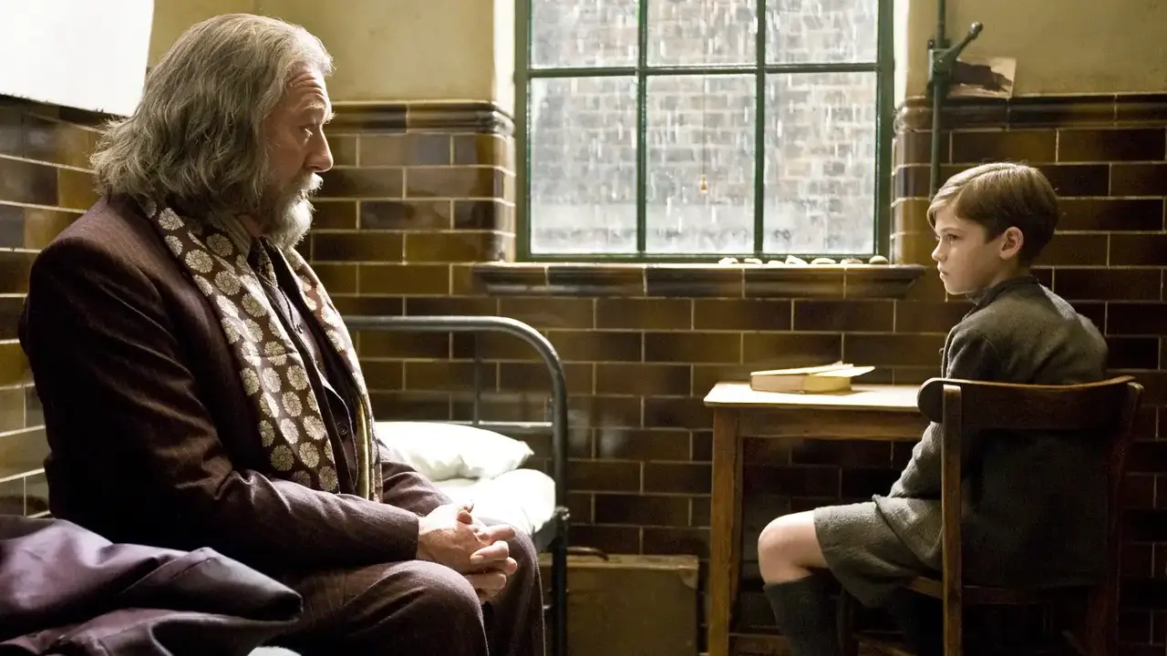 Su llegada a Hogwarts y su relación con Dumbledore